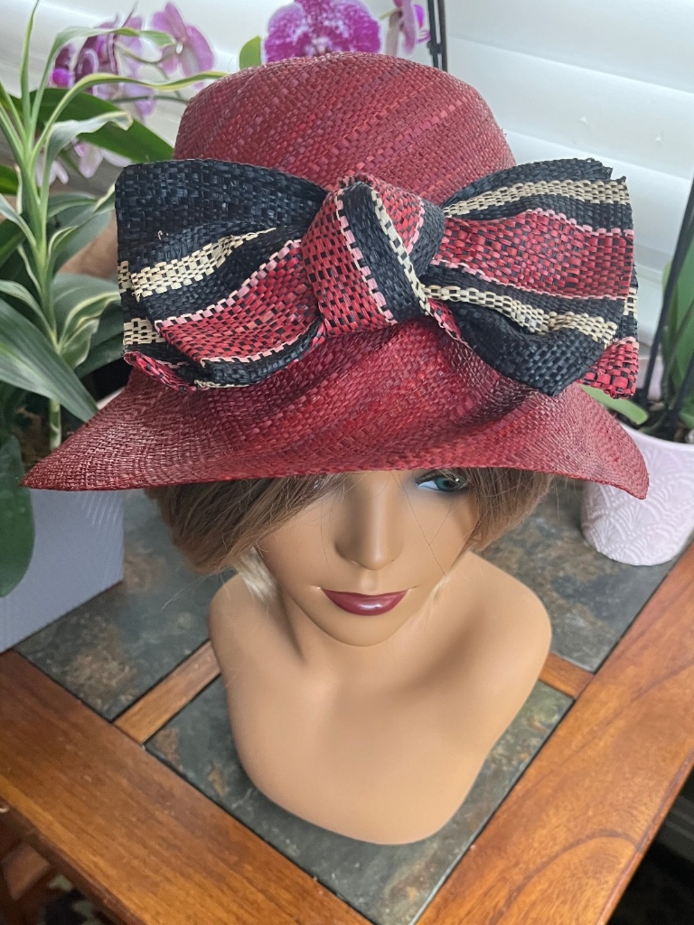 ONIGO 100% Rafia Cloche / Bucket Hat  Hand Made in Madagascar  Beautiful  NWOT - Picture 8 of 12